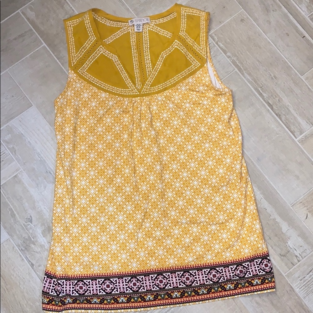 ✨3 for $15✨ Yellow patterned tank